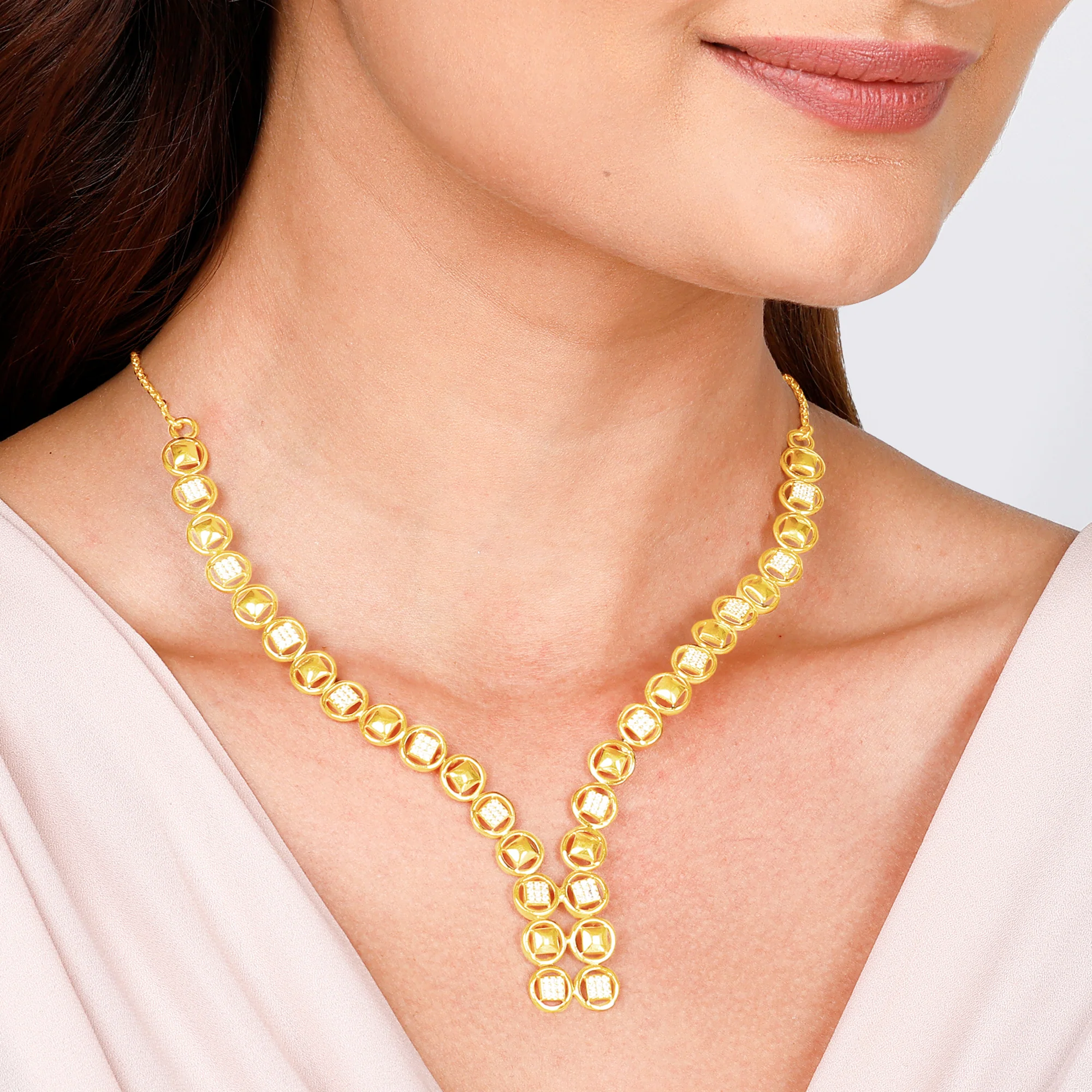 Anushka Sharma Golden Rhythm Of The Night Necklace - Image 3