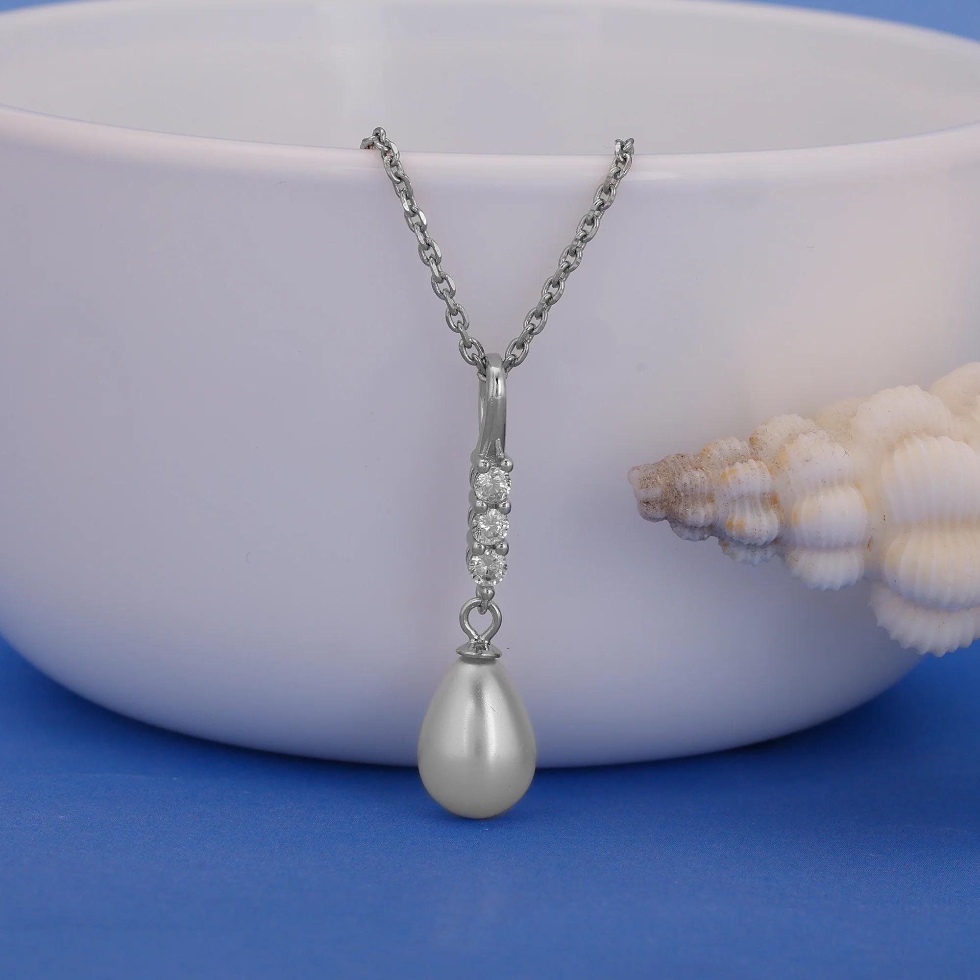 Anushka Sharma Silver Drop of Pearl Pendant with Link Chain - Image 2