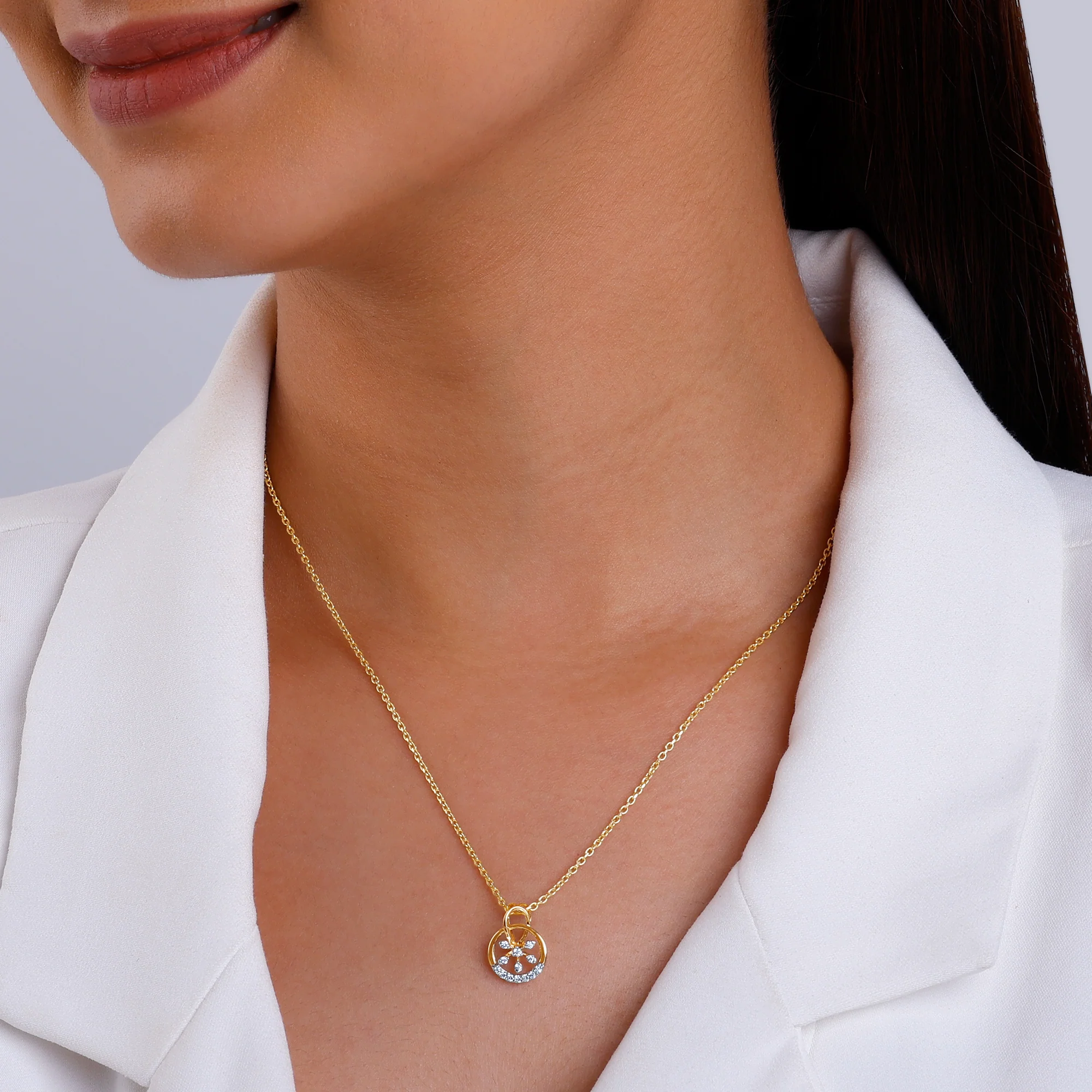 Gold Bloomy Diamond Pendant - Image 3