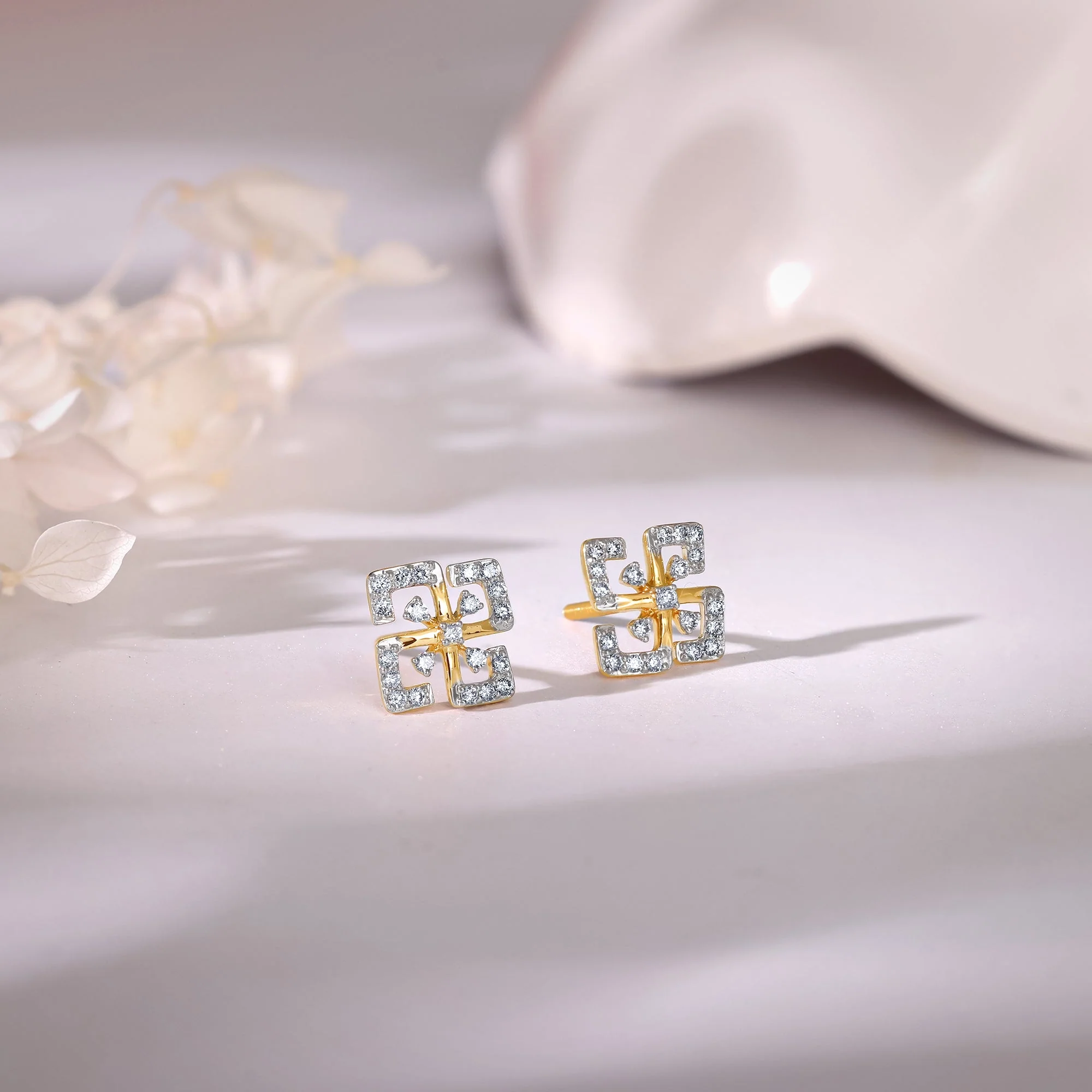 Gold Quadrado Diamond Earrings - Image 2