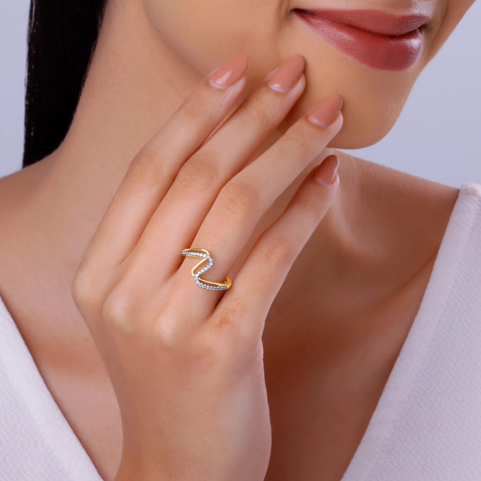 Gold ZigZag Luxe Diamond Ring - Image 3