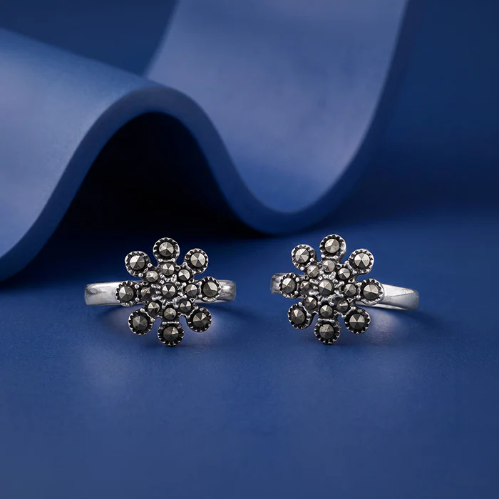 Oxidised Silver Aabha Toe Rings - Image 2