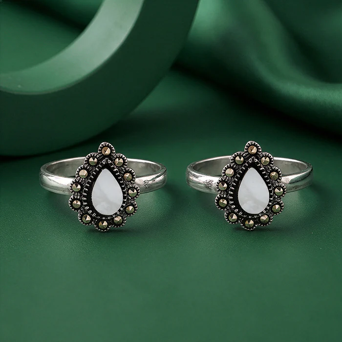 Oxidised Silver Darshana Toe Rings - Image 2