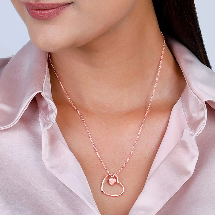 Anushka Sharma Rose Gold Heart Necklace - Image 3