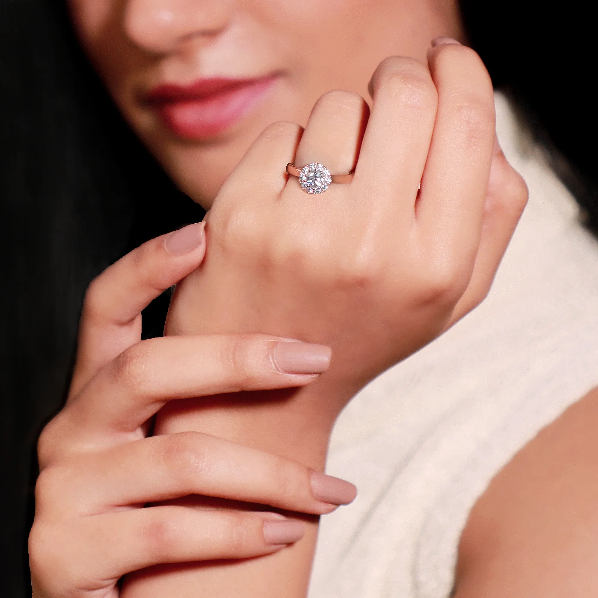 Anushka Sharma Rose Gold Solitaire Spin Ring - Image 3