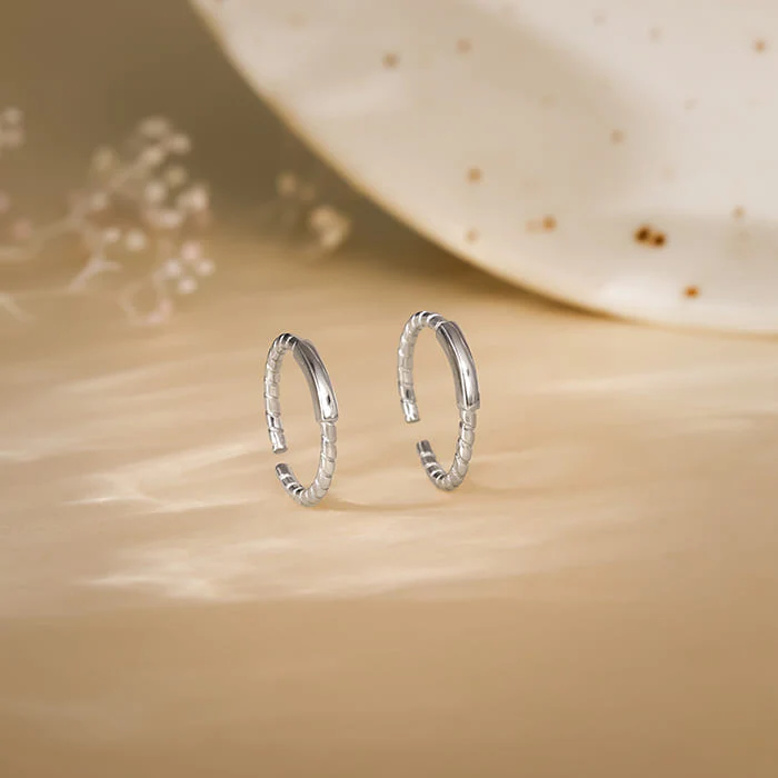 Silver Classic Shine Toe Rings - Image 2