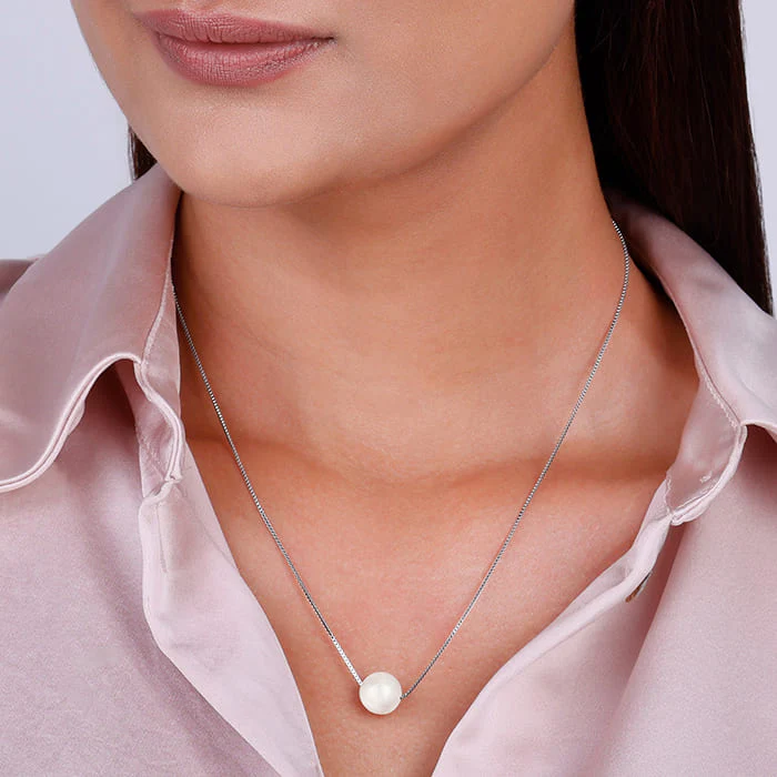 Anushka Sharma Silver White Pearl Moon Necklace - Image 3