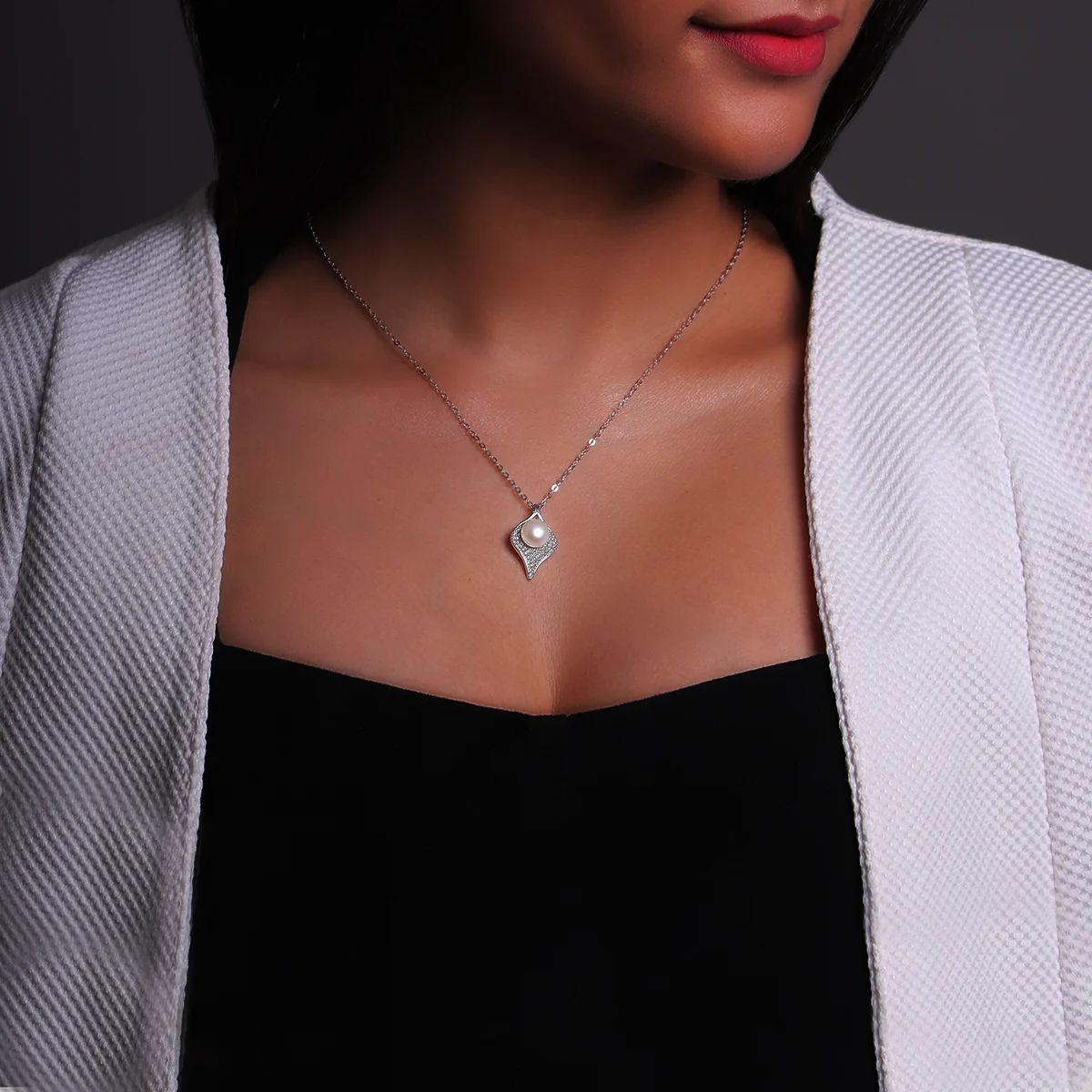 Silver Seashell Pearl Necklace - Image 3